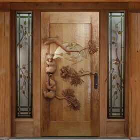 Дверь в деревянном доме