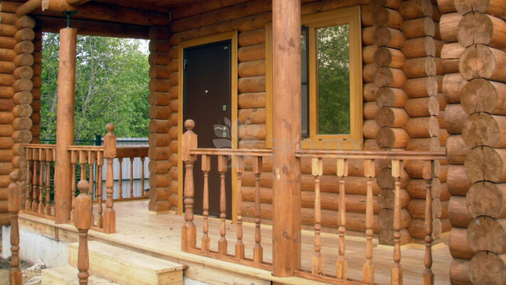 Веранда для дома из оцилиндрованного бревна