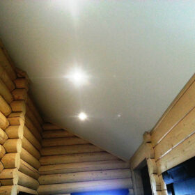 Потолок в деревянном доме