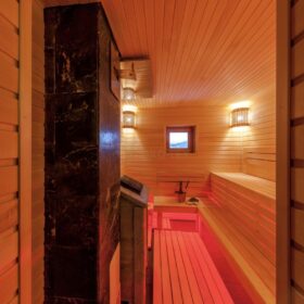 Фото баня с бассейном из рубленных бревен большого диаметра по проекту "Антоновка"