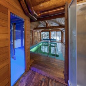 Фото баня с бассейном из рубленных бревен большого диаметра по проекту "Антоновка"