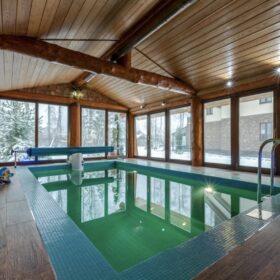 Фото баня с бассейном из рубленных бревен большого диаметра по проекту "Антоновка"