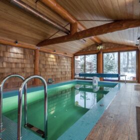 Фото баня с бассейном из рубленных бревен большого диаметра по проекту "Антоновка"