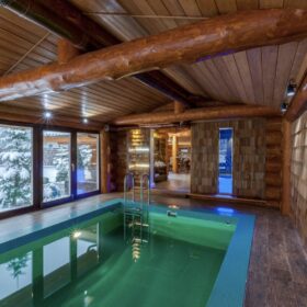 Фото баня с бассейном из рубленных бревен большого диаметра по проекту "Антоновка"