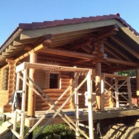 Фото дома и бани из оцилиндрованного бревна