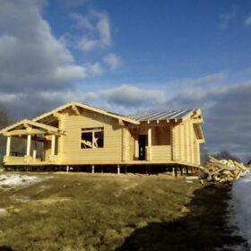 Фото дома и бани из оцилиндрованного бревна