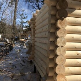 Фото дома и бани из оцилиндрованного бревна