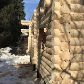 Фото дома и бани из оцилиндрованного бревна