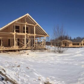 Фото дома и бани из оцилиндрованного бревна