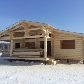Фото дома и бани из оцилиндрованного бревна