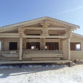Фото дома и бани из оцилиндрованного бревна