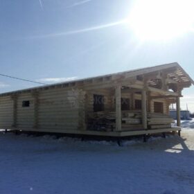 Фото дома и бани из оцилиндрованного бревна