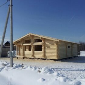 Фото дома и бани из оцилиндрованного бревна