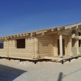 Фото дома и бани из оцилиндрованного бревна