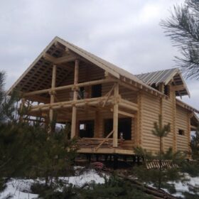 Фото дома и бани из оцилиндрованного бревна