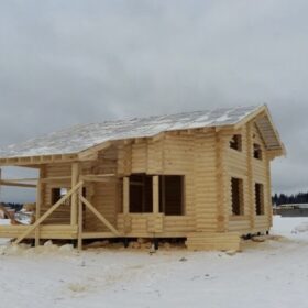 Фото дома и бани из оцилиндрованного бревна