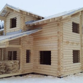 Фото дома и бани из оцилиндрованного бревна