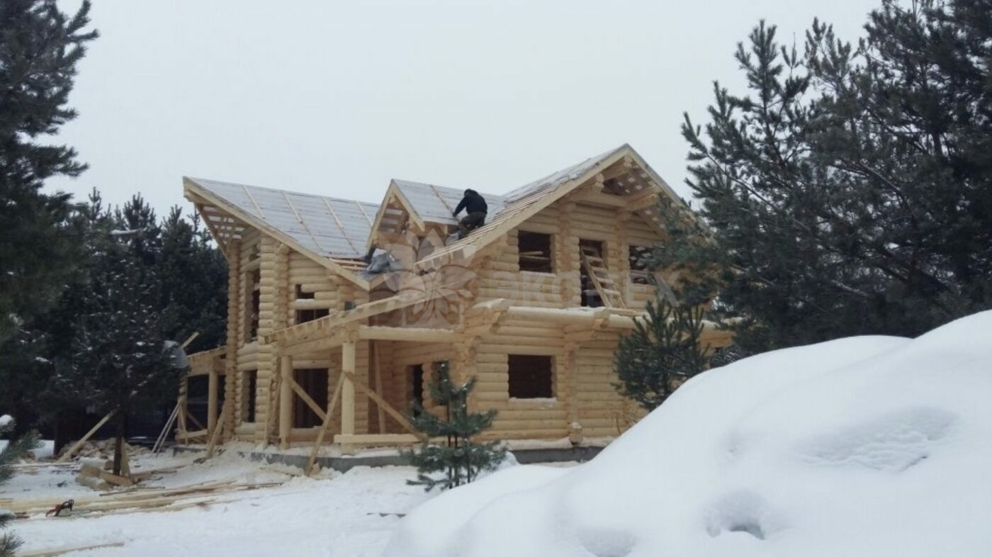 Фото дома и бани из оцилиндрованного бревна