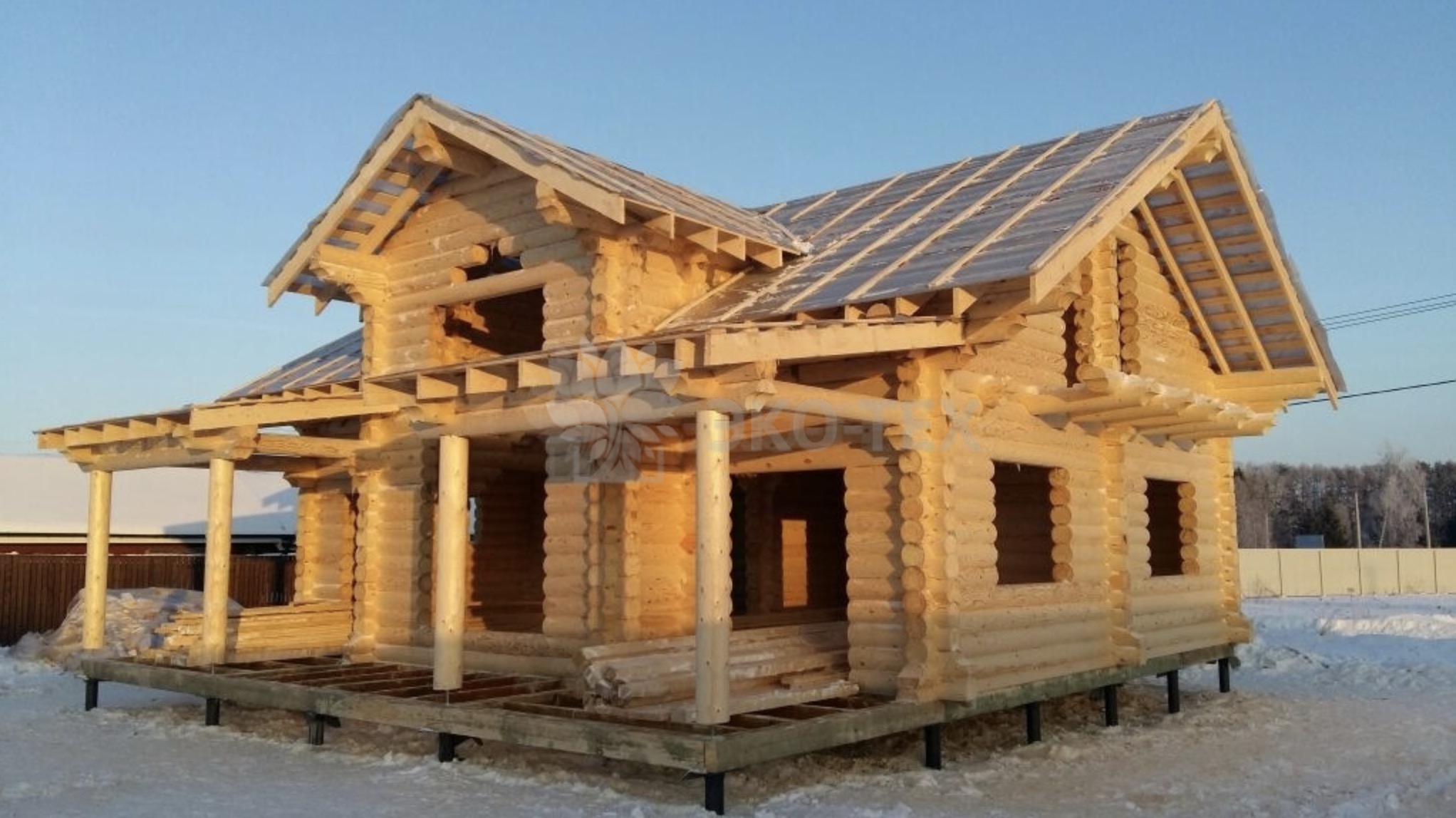 Фото дома и бани из оцилиндрованного бревна