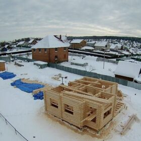 Фото дома и бани из оцилиндрованного бревна