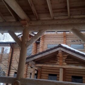 Фото дома и бани из оцилиндрованного бревна