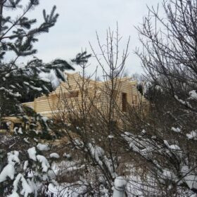 Фото дома и бани из оцилиндрованного бревна