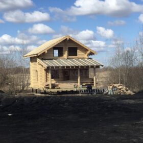Фото дома и бани из оцилиндрованного бревна