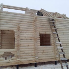 Фото дома и бани из оцилиндрованного бревна