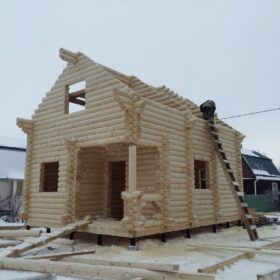 Фото дома и бани из оцилиндрованного бревна