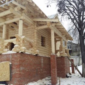 Фото дома и бани из оцилиндрованного бревна