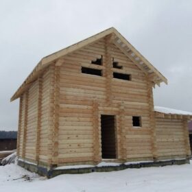 Фото дома и бани из оцилиндрованного бревна
