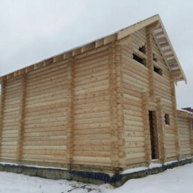 Фото дома и бани из оцилиндрованного бревна