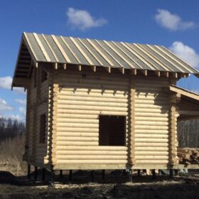 Фото дома и бани из оцилиндрованного бревна