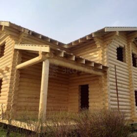 Фото дома и бани из оцилиндрованного бревна