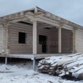 Фото дома и бани из оцилиндрованного бревна