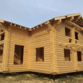 Фото дома и бани из оцилиндрованного бревна