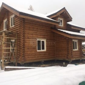 Фото дома и бани из оцилиндрованного бревна