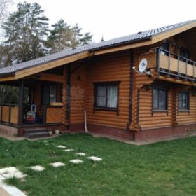 Фото дома и бани из оцилиндрованного бревна