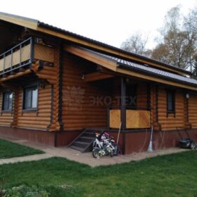 Фото дома и бани из оцилиндрованного бревна