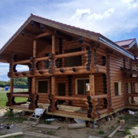 Фото дома и бани из оцилиндрованного бревна