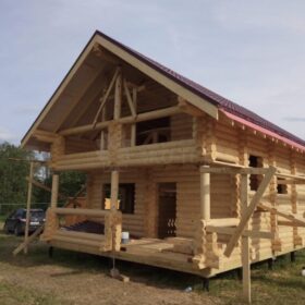 Фото дома и бани из оцилиндрованного бревна