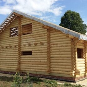 Фото дома и бани из оцилиндрованного бревна