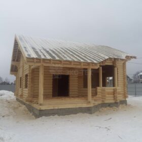 Фото дома и бани из оцилиндрованного бревна
