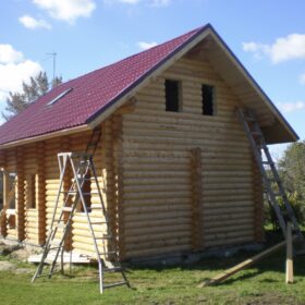 Фото дома и бани из оцилиндрованного бревна