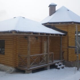 Фото дома и бани из оцилиндрованного бревна