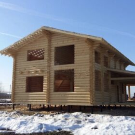 Фото дома и бани из оцилиндрованного бревна