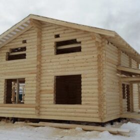 Фото дома и бани из оцилиндрованного бревна