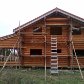 Фото дома и бани из оцилиндрованного бревна