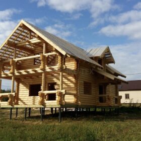 Фото дома и бани из оцилиндрованного бревна