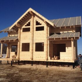 Фото дома и бани из оцилиндрованного бревна